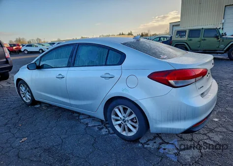 2017 Kia Forte Lx z USA, uszkodzony, nr VIN 3KPFL4A77HE151585